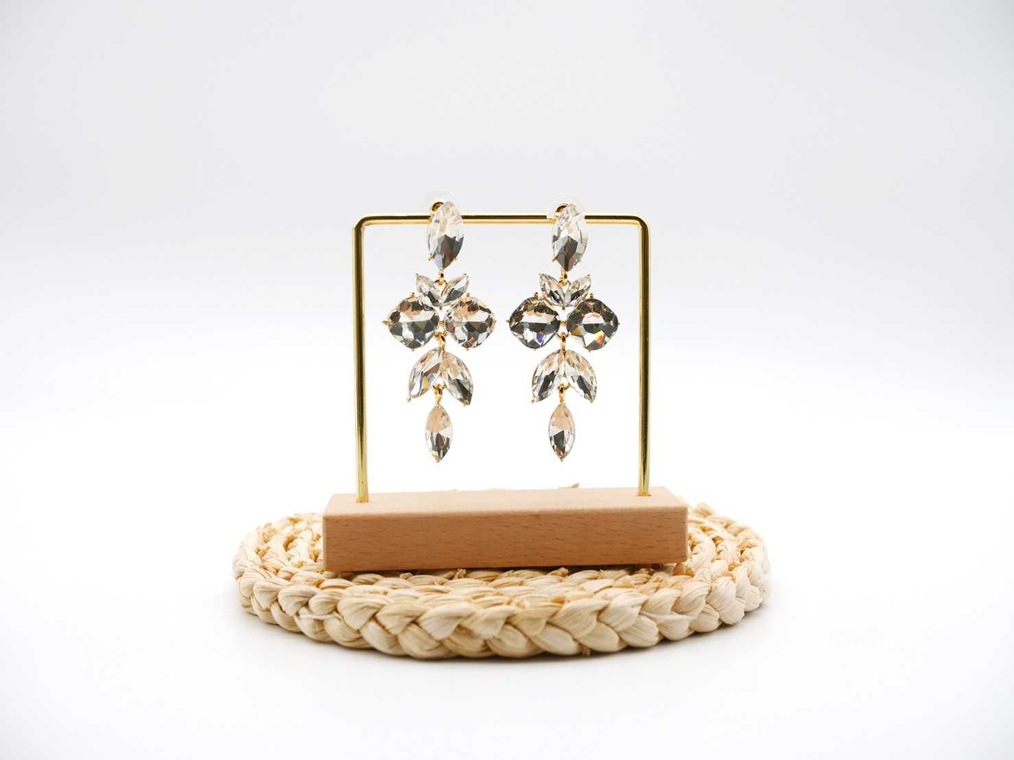 ต่างหูลูกปัดเพชร ทรงหยดน้ำ