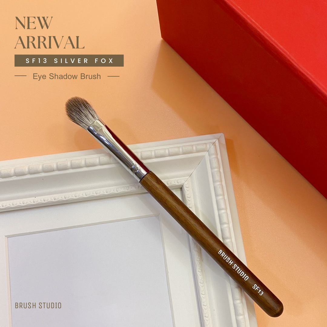BRUSH STUDIO  SF13 Silver Fox Eyeshadow Brush แปรงแต่งตาขนจิ้งจอกเงิน