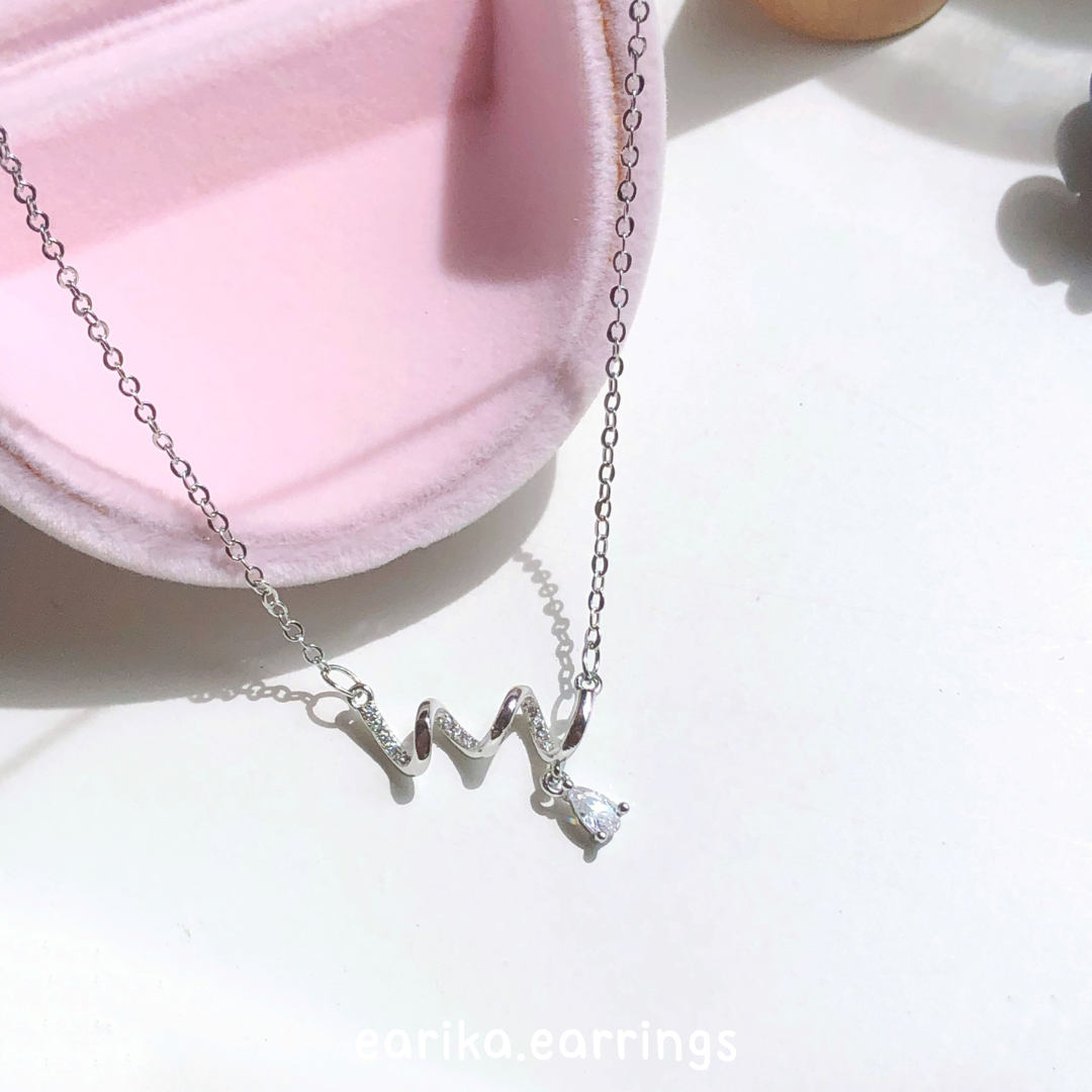 earika.earrings - crystal curl necklace สร้อยคอเกลียวจี้เพชรเงินแท้ S92.5 ปรับขนาดได้