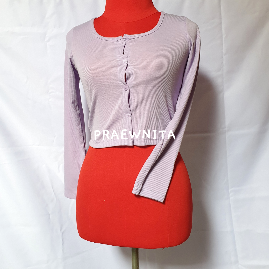 (อ่านก่อนซื้อ) เสื้อมือสอง เสื้อครอปแขนยาว เสื้อครอปสีม่วงอ่อน เสื้อแขนยาว เสื้อครอป ของใหม่