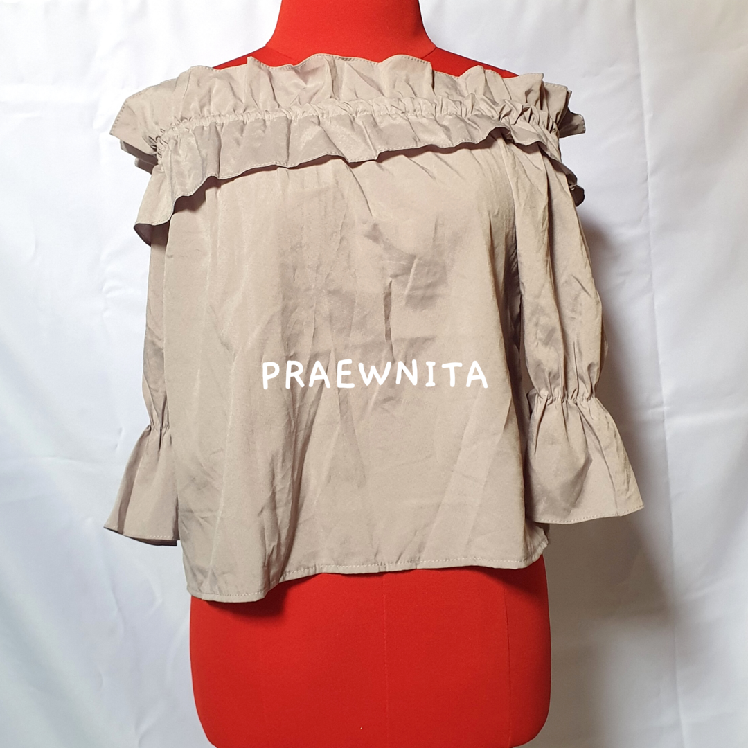 (อ่านก่อนซื้อ) เสื้อมือสอง เสื้อคอจั้ม เสื้อสีม่วงอ่อน ของใหม่ เสื้อแขนยาว