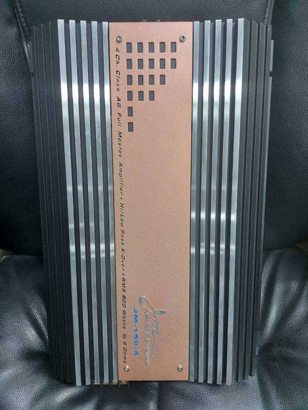 แอมป์Johnnie Monitor JM150.4 ขับซับเบส กลาง ครอสปรับเสียงครอบคลุมในตัวมีตัวตัดสัญญาณวี๊วกวนเสียงดี