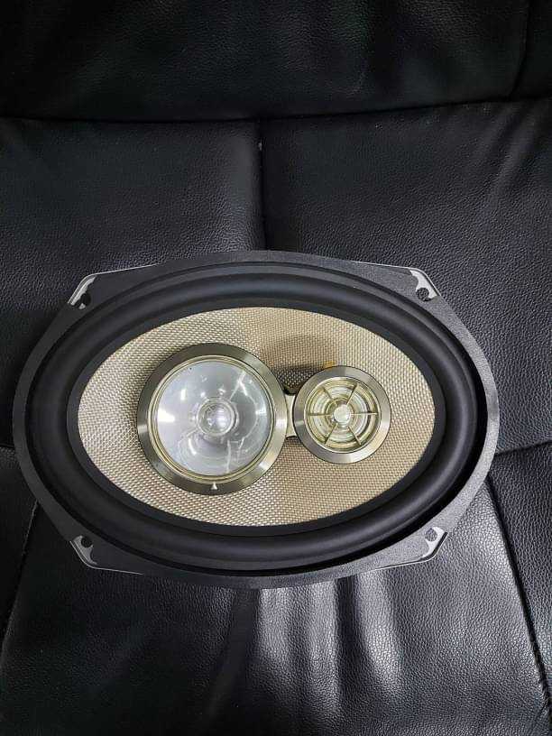 ลำโพง 6x9 DECCON C6940 330W 3ทาง เสียงดีเพราะได้รายละเอียดดีคมชัดเจนเซอราว์นรอบทาง