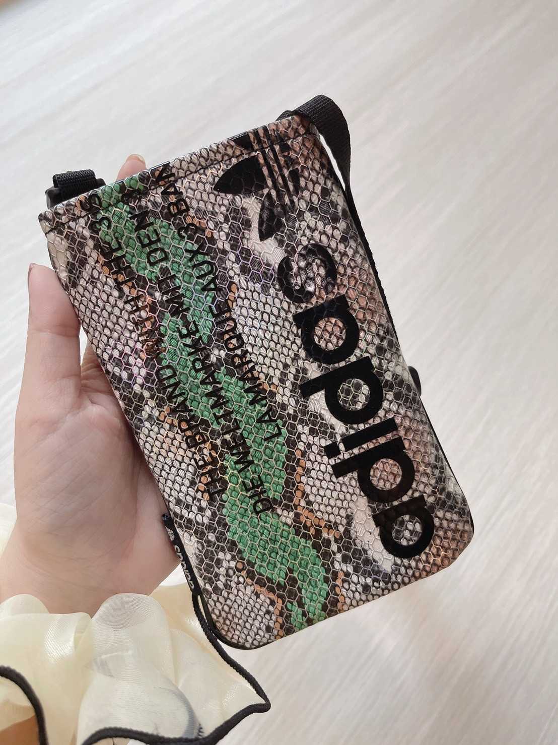 Adidas phone bag ห้อยคอ สะพายข้าง