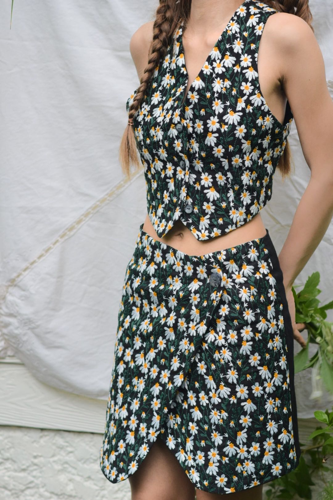 short skirt daisy black