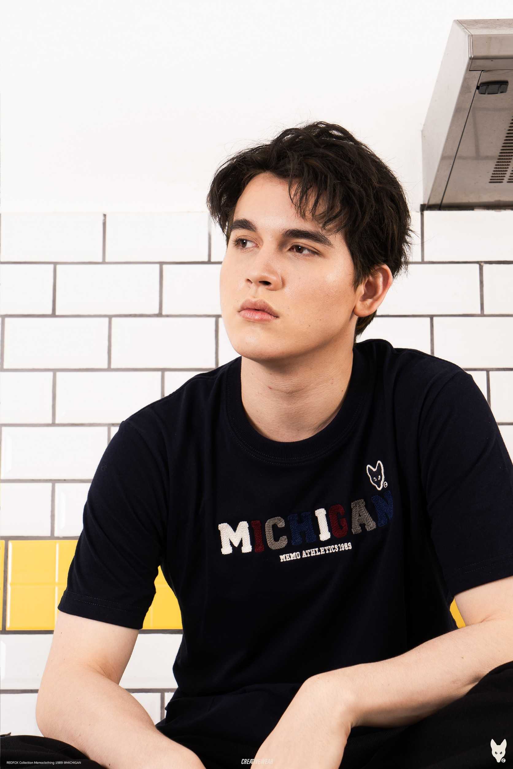 เสื้อยืด Memo ผ้า Supersoft Premium งานปักรุ่น Michigan ลิขสิทธิ์แท้