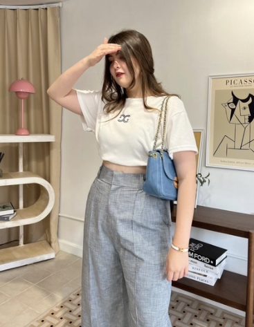 Curve G Logo crop top เสื้อโลโก้