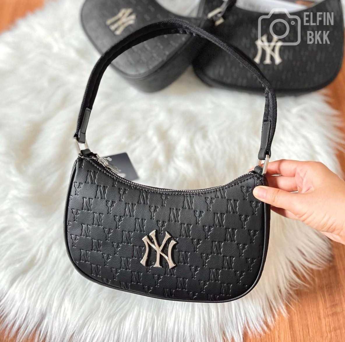 🔥Sale🔥MLB monogram Embo hobo bag   กระเป๋าสะพาย กระเป๋าถือ โฮโบ หนัง สีดำ สีขาว สีน้ำตาล