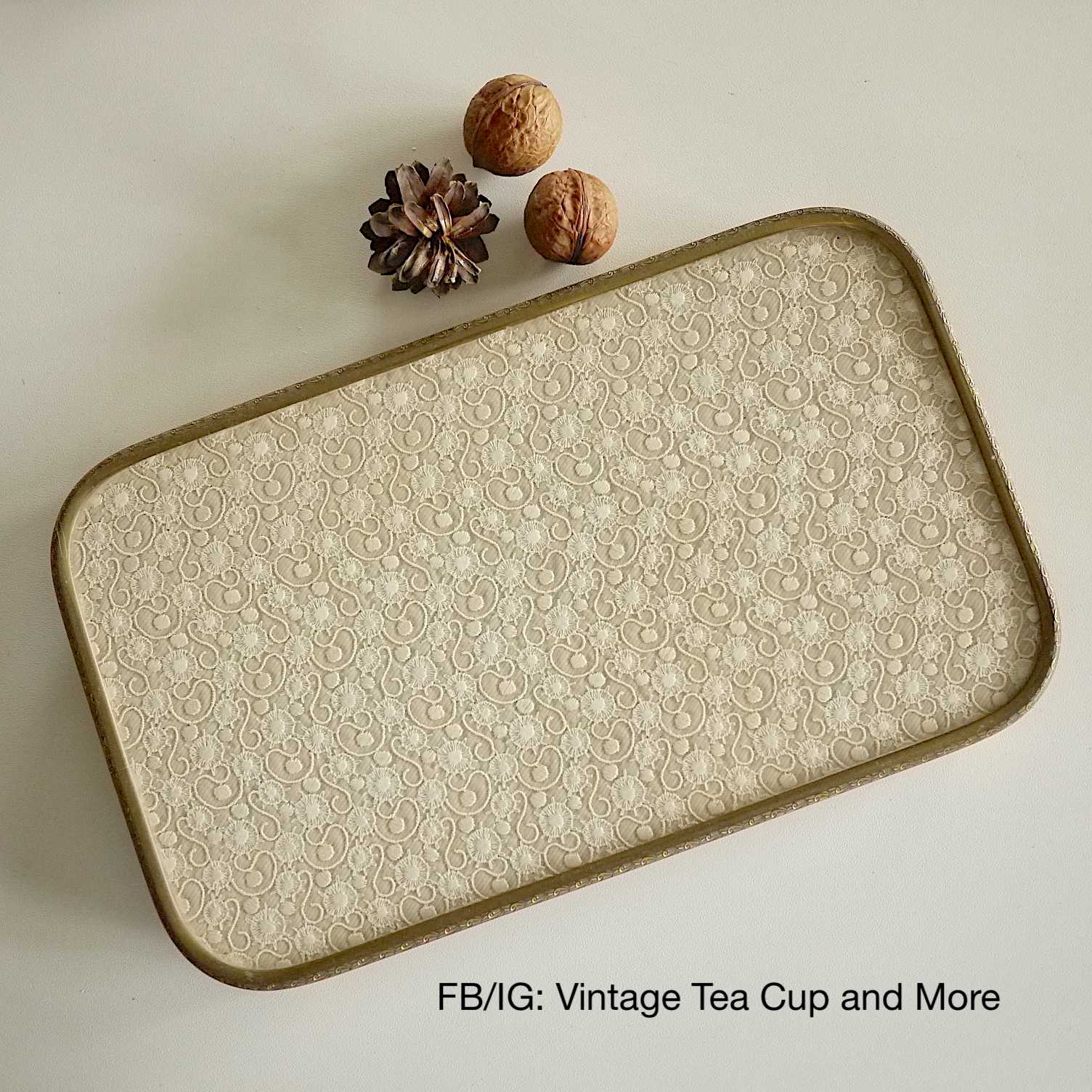 ถาดกระจกวินเทจ (Dressing Vanity Lace Tray)