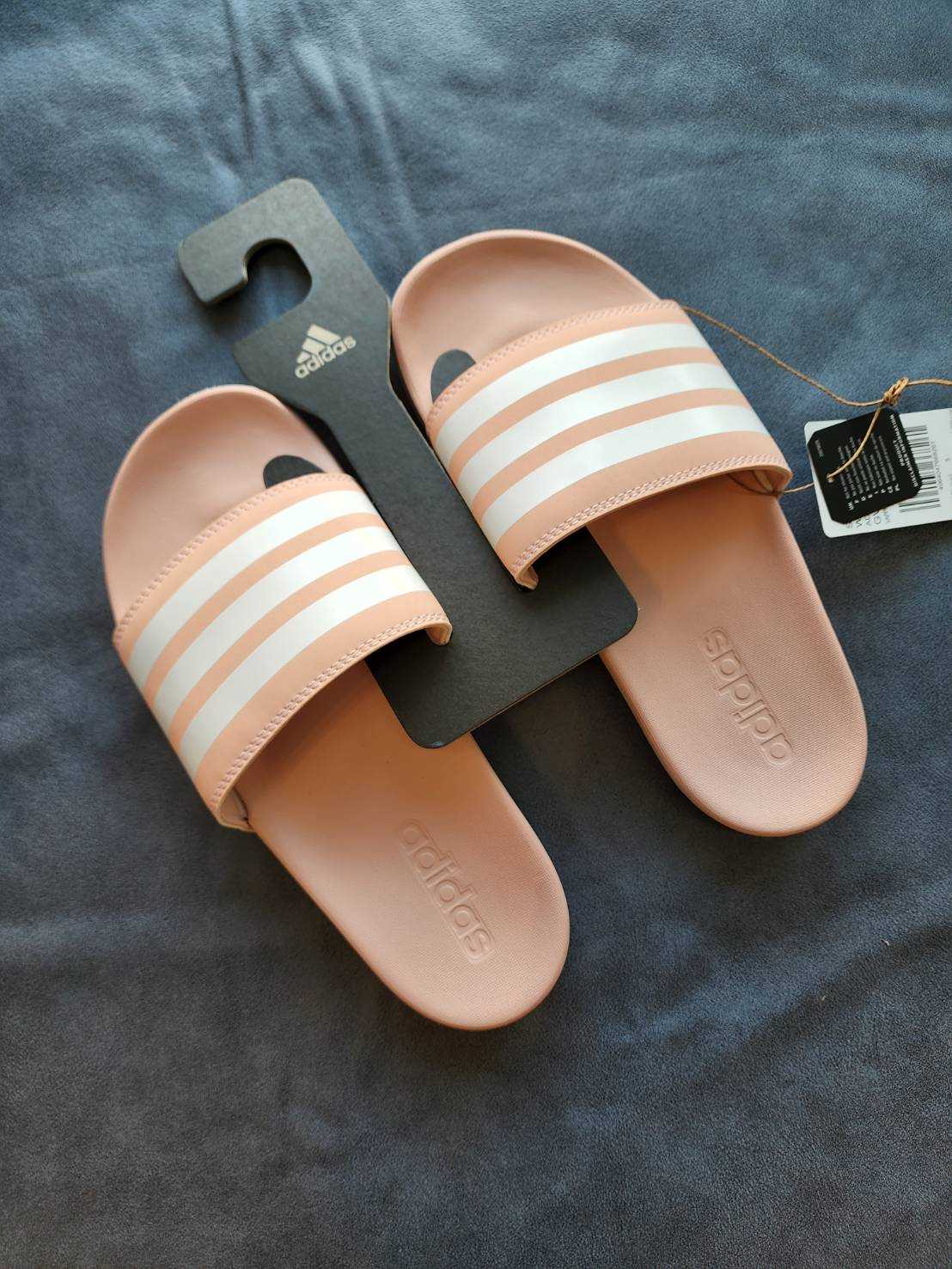 รองเท้าแตะพื้นนิ่ม Adilette Comfort สีชมพูอมส้มละมุนๆมากค่ะ