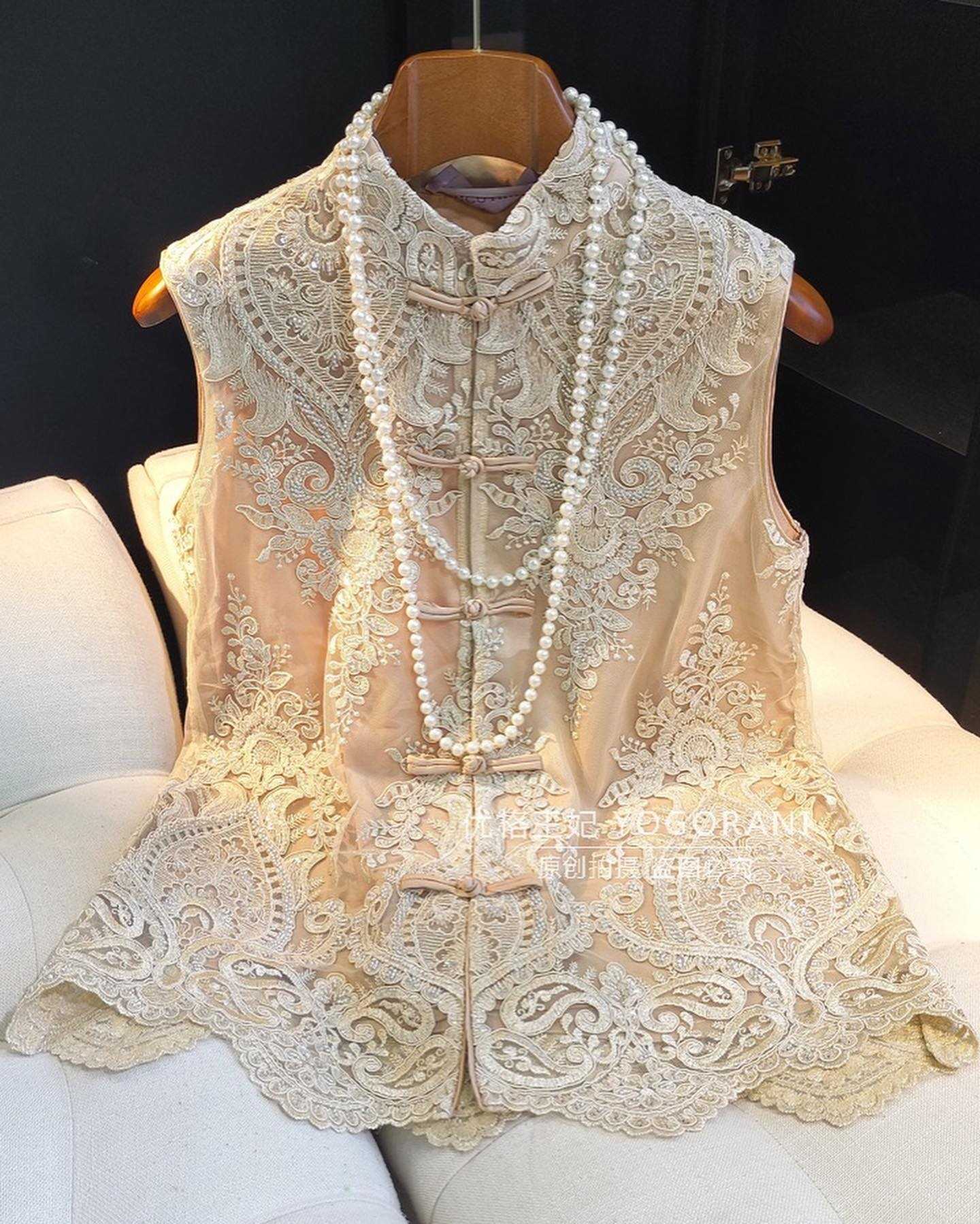 Chinese style jacquard vest
