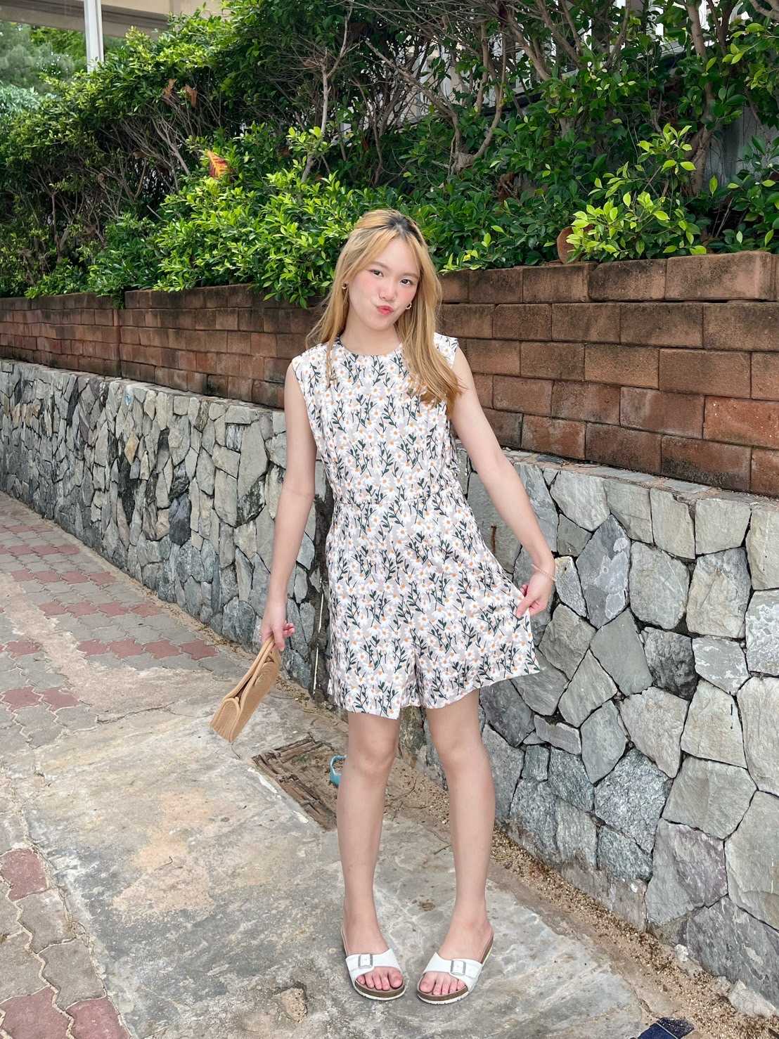 D022 จั๊มสูทขาสั้นลายดอก