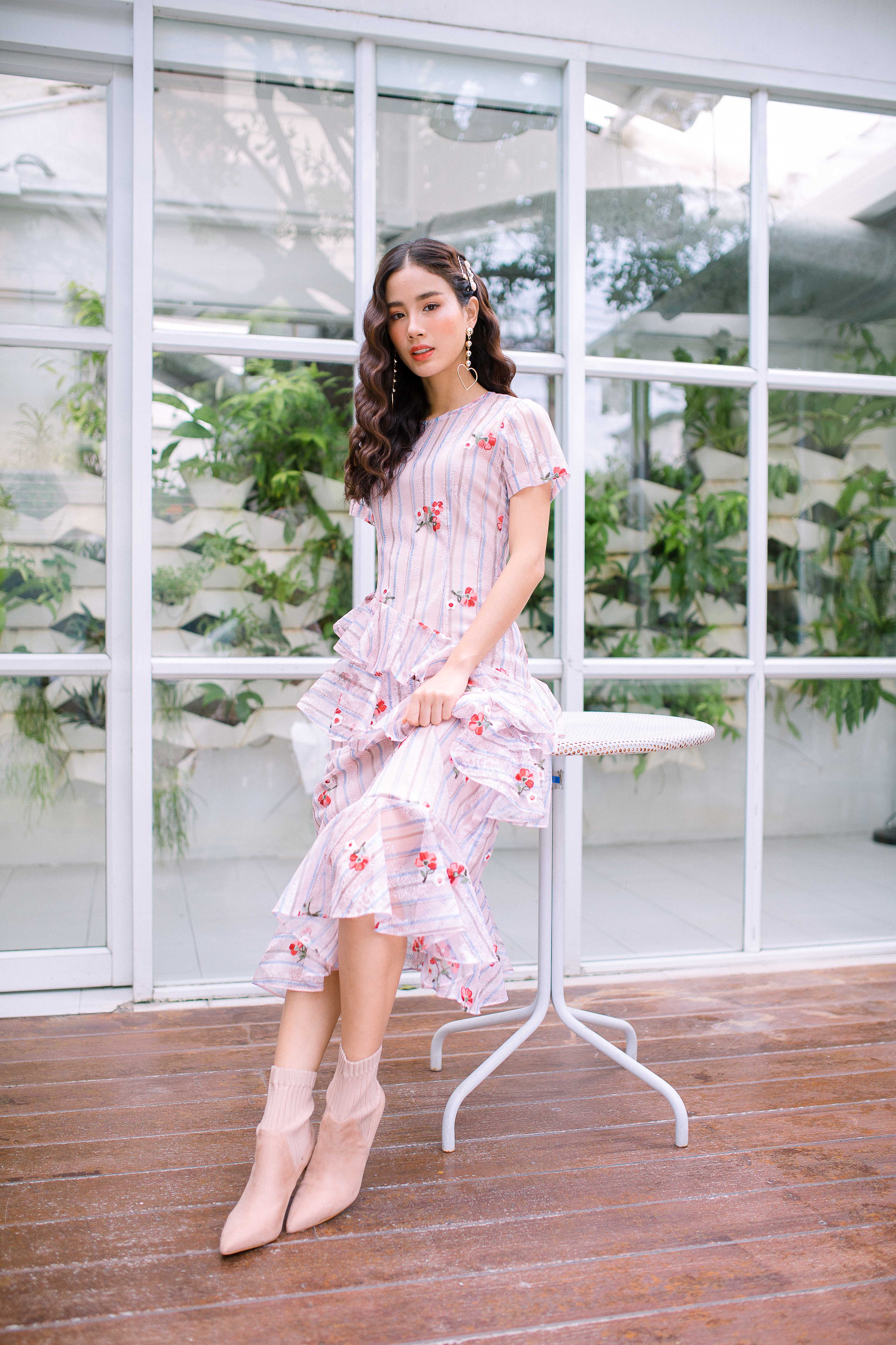 Rosy Maxi Dress (สินค้าลดราคาไม่รับเปลี่ยนคืนโปรดตรวจสอบไซส์ ก่อนกดสั่งซื้อ)