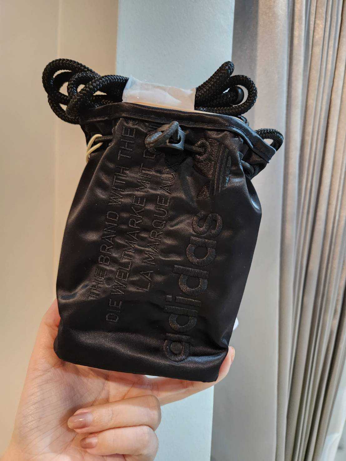 Adidas pouch ขนาดเล็ก ใส่มือถือ