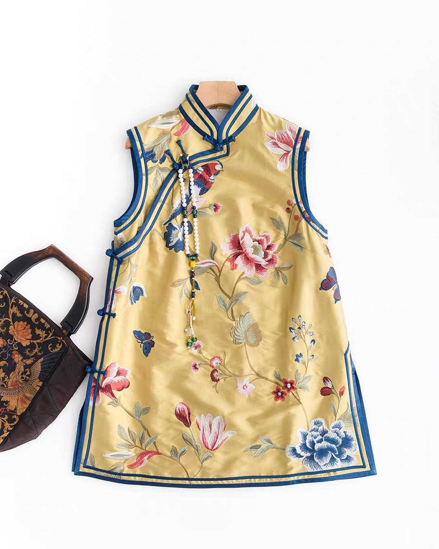 Chinese sleeveless  embroidered vest