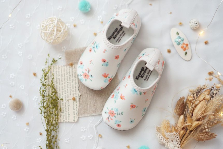Aqua Shoe flower ivory 