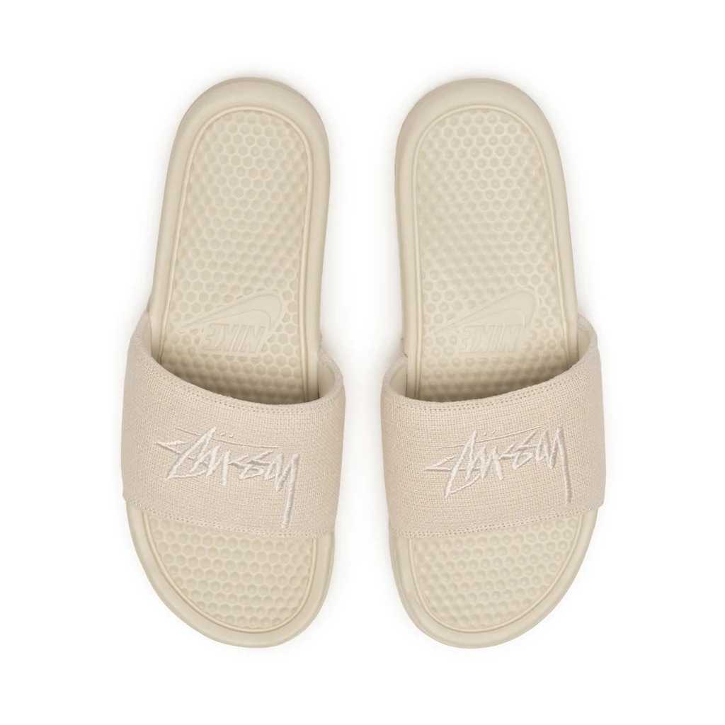 NIKE x Stussy Benassi สีครีม size UK6 (40)