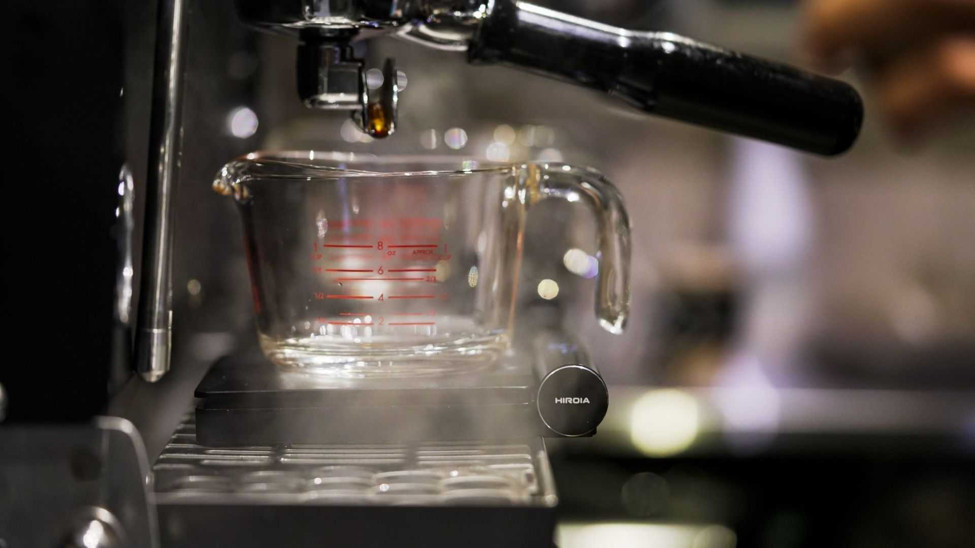 HARIO(266) Mixing Neasuring Cup 8 Oz.