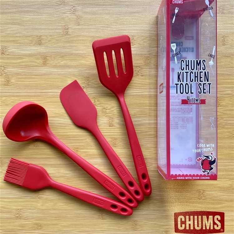 CHUMS Kitchen Tool Set / อุปกรณ์ครัว ชุดครัว ตะหลิว ทัพพี ไม้พาย แปรง