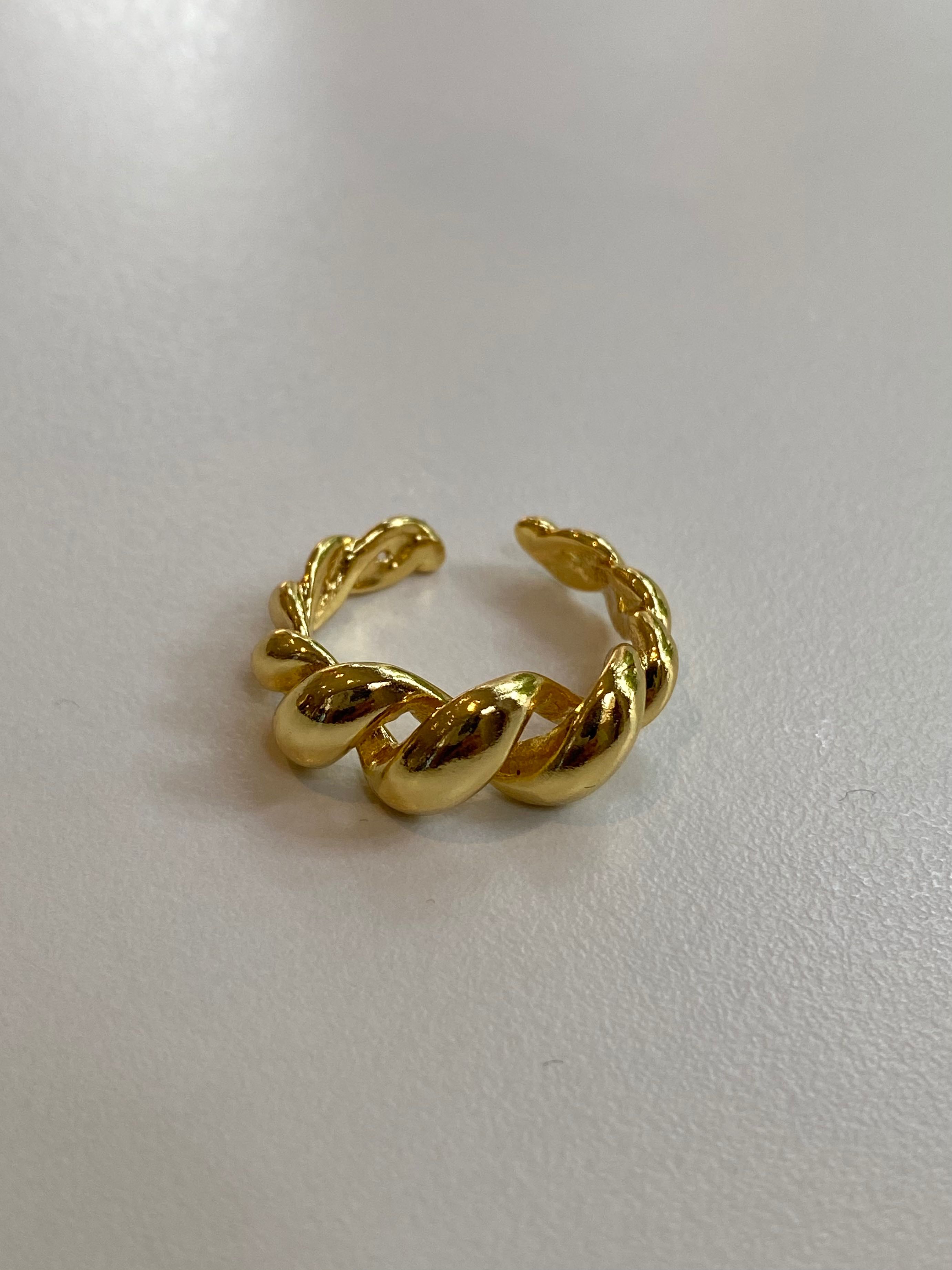 Croissant ring