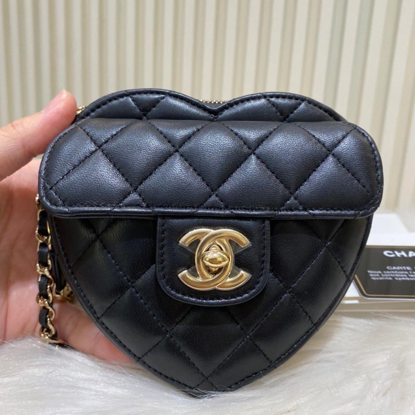 พร้อมส่ง  kept unused ใหม่ !! CC 22s Heart small crossbody holo319 (03/22) GHW in black fullset