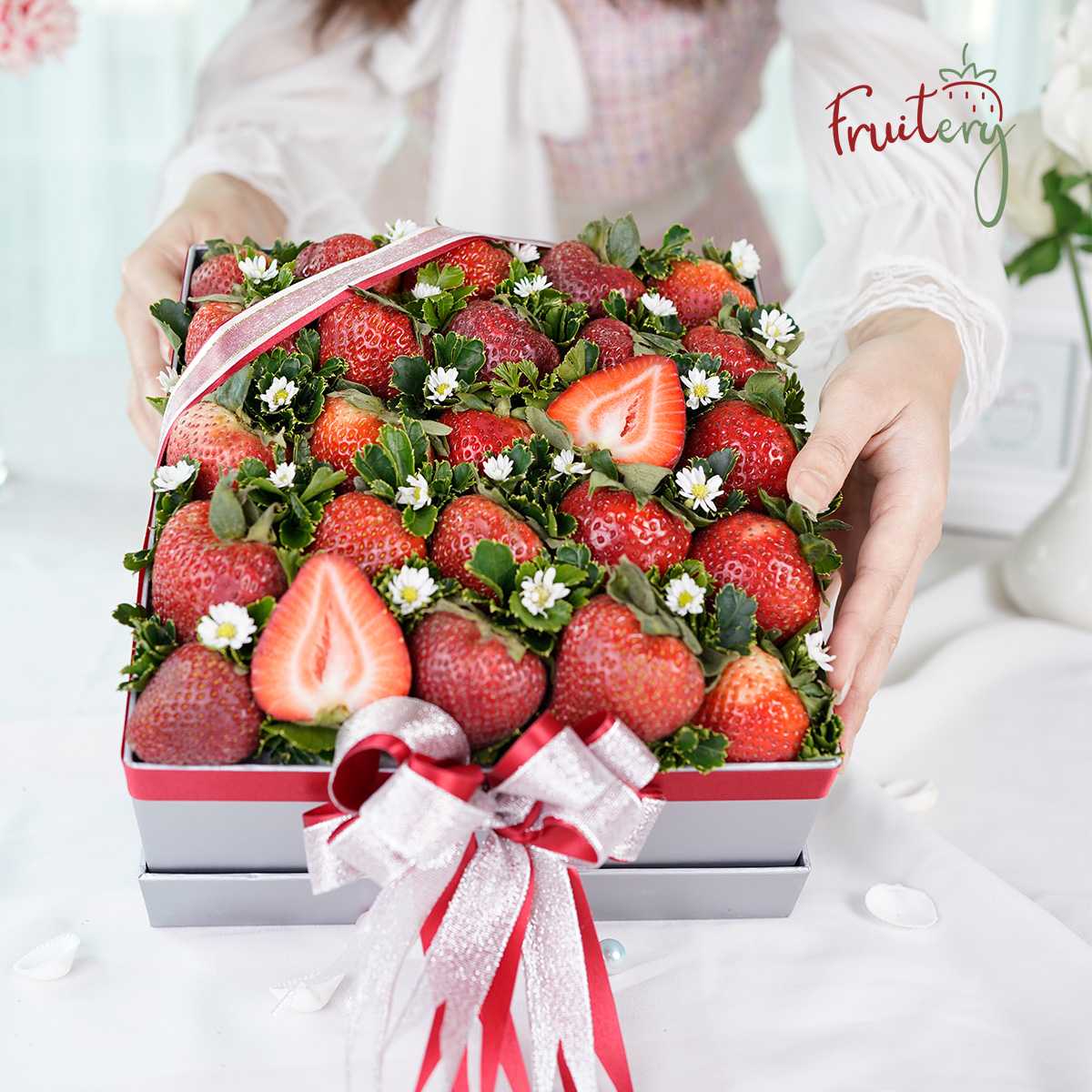 PB02 Strawberry Gift box