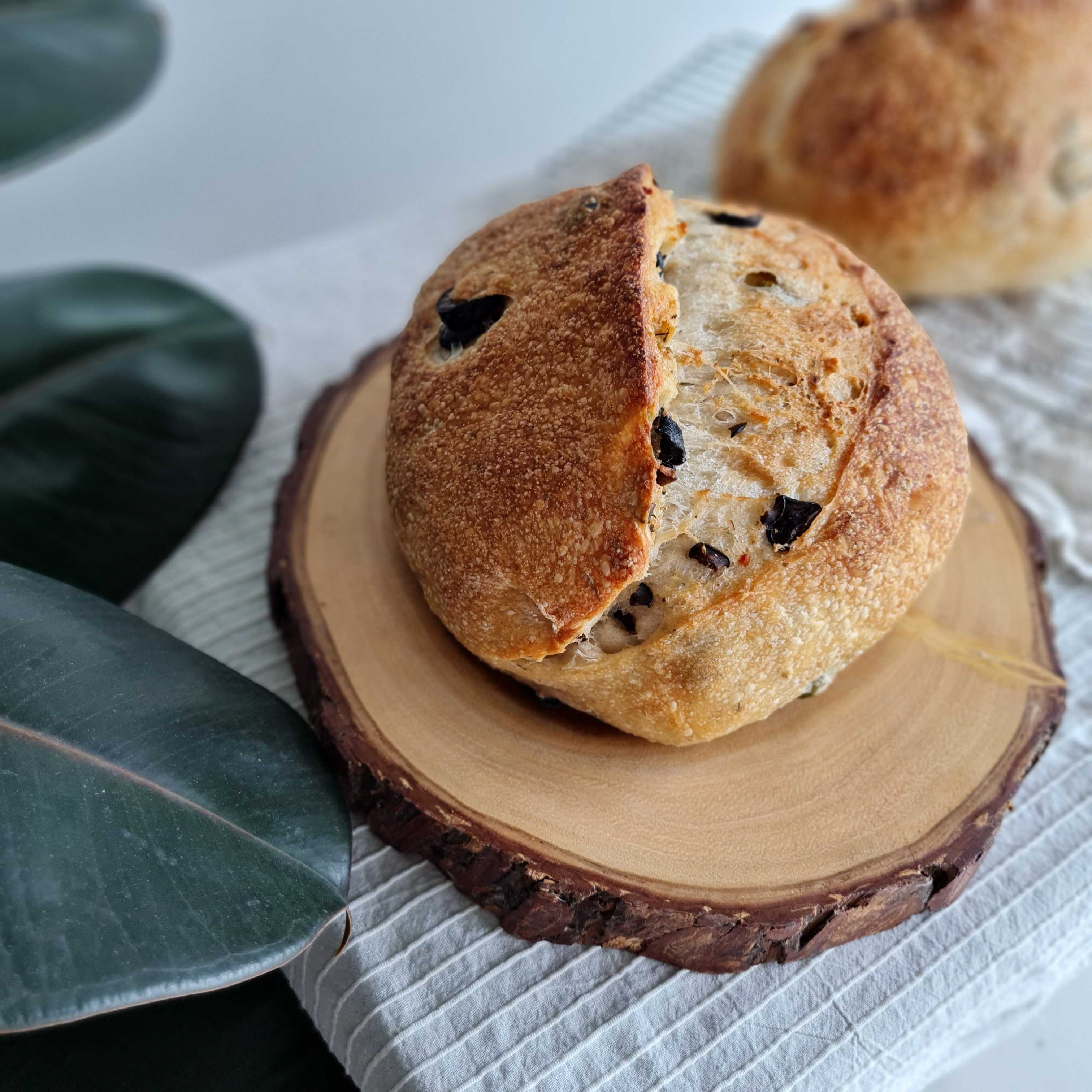 [เจ/วีแกน] - ซาวโดว์มะกอกสเปนหมักสมุนไพร | Vegan - Olives Sourdough