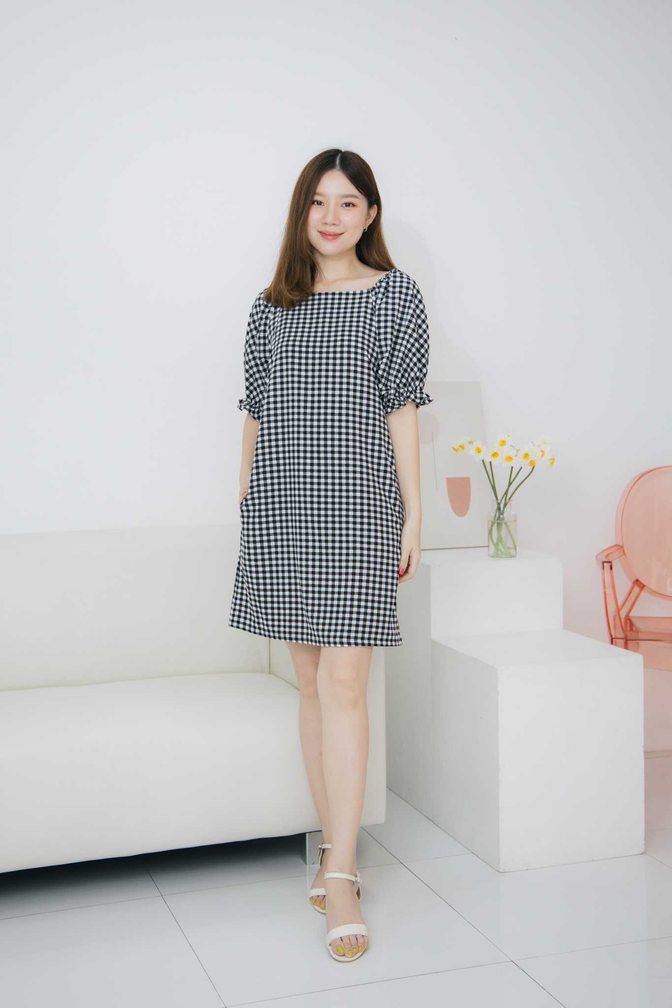เดรสให้นม Black  scott balloon dress