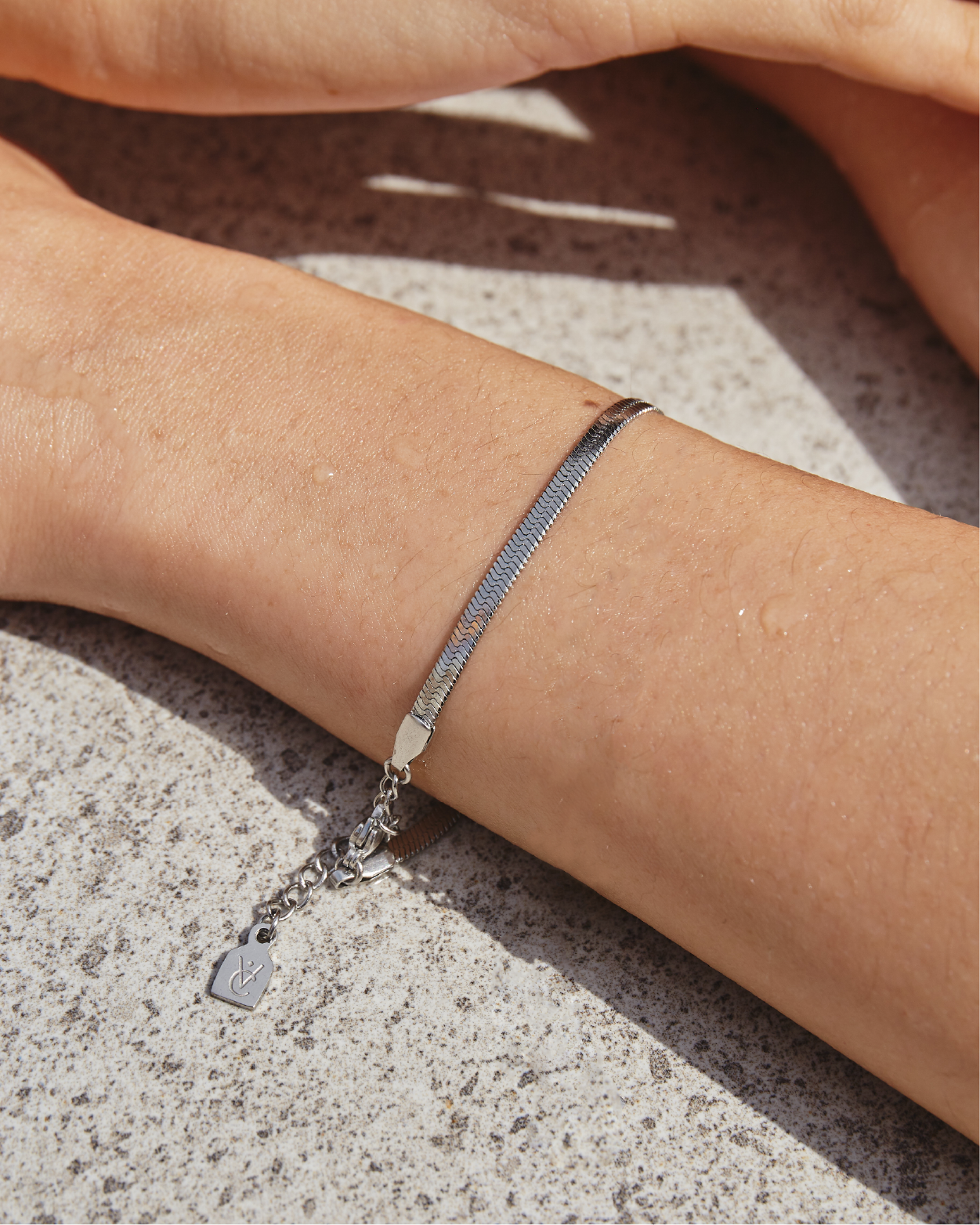 Vani Herringbone Bracelet (White Gold)