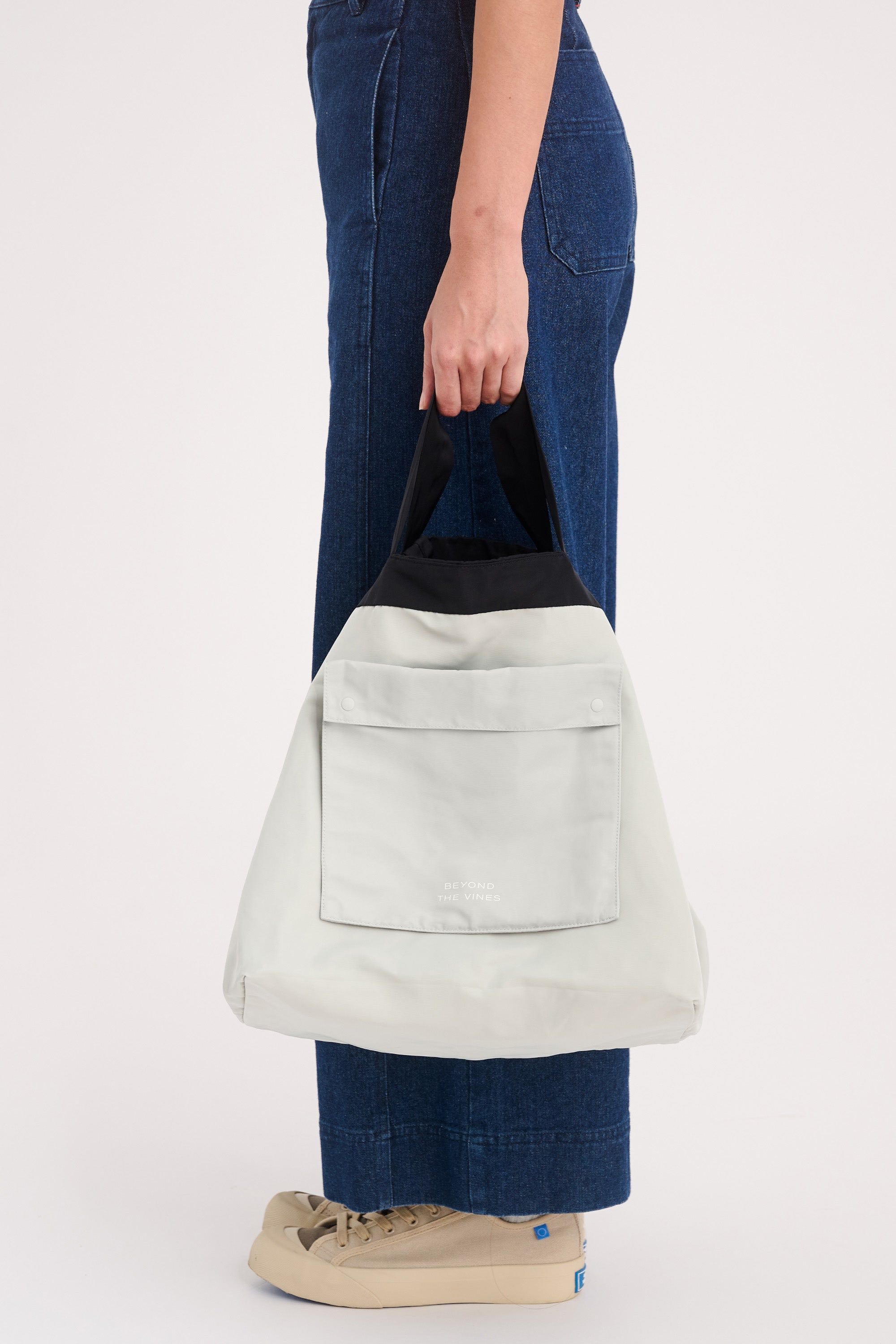 (Pre-order : Beyond the vines : Reversible Relaxed Bag (Black/Grey)