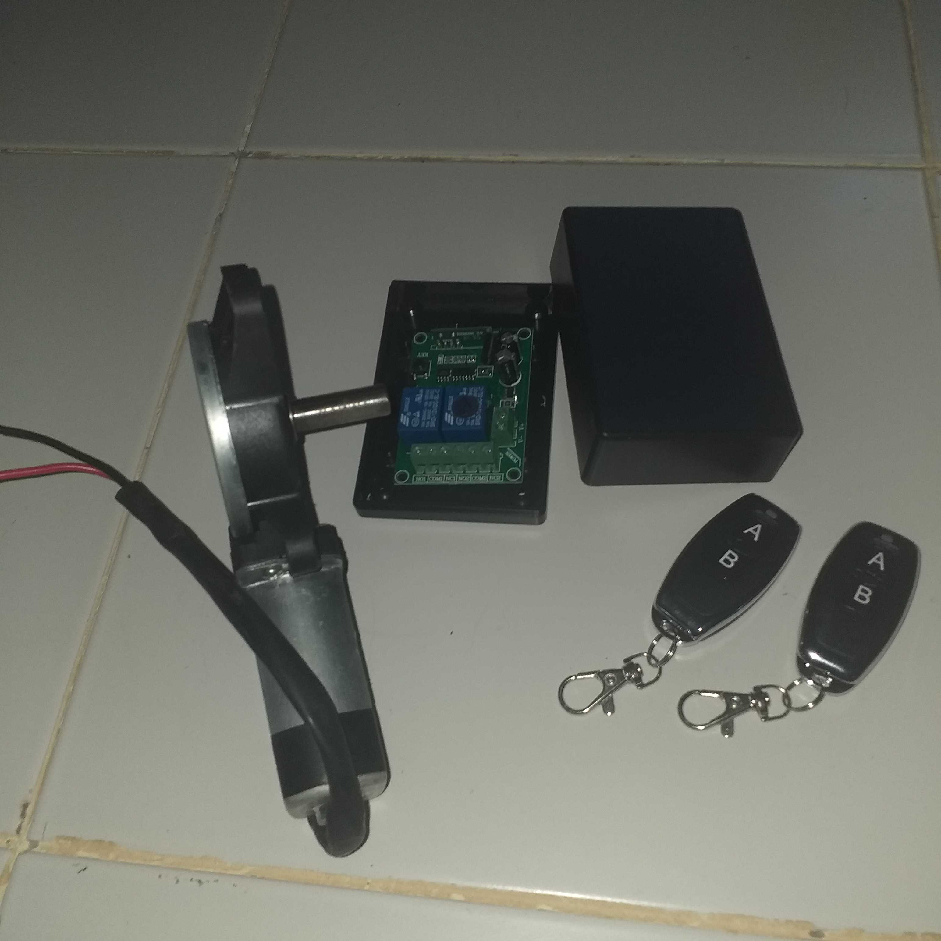 0.9K#GR50M100L-NP410# มอเตอร์เกียร์L ขึ้นลง 100W 12V (ควบคุม ด้วย รีโมท 50m DC)