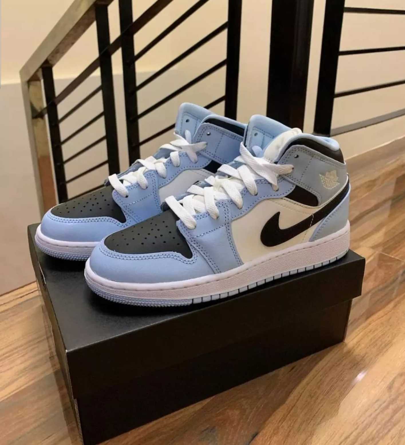 Nike Air Jordan 1 Mid Ice Blue