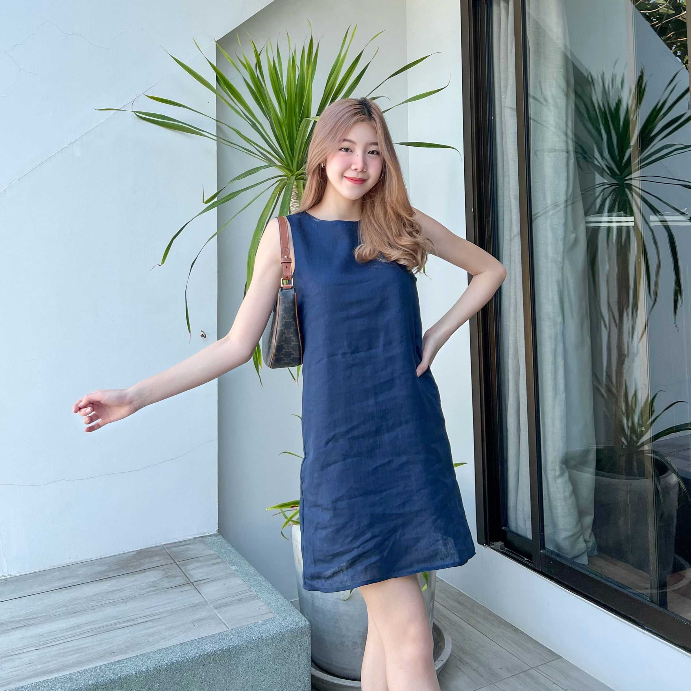 SUUBE Canna Dress - Navy เดรสสั้นแขนกุด