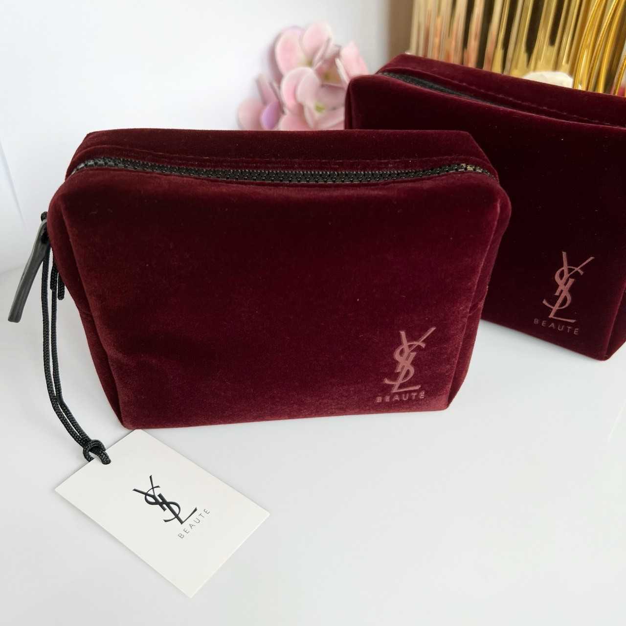 กระเป๋าเครื่องสำอาง YSL Beaute Velvet Pouch Bag กำมะหยี่แดง