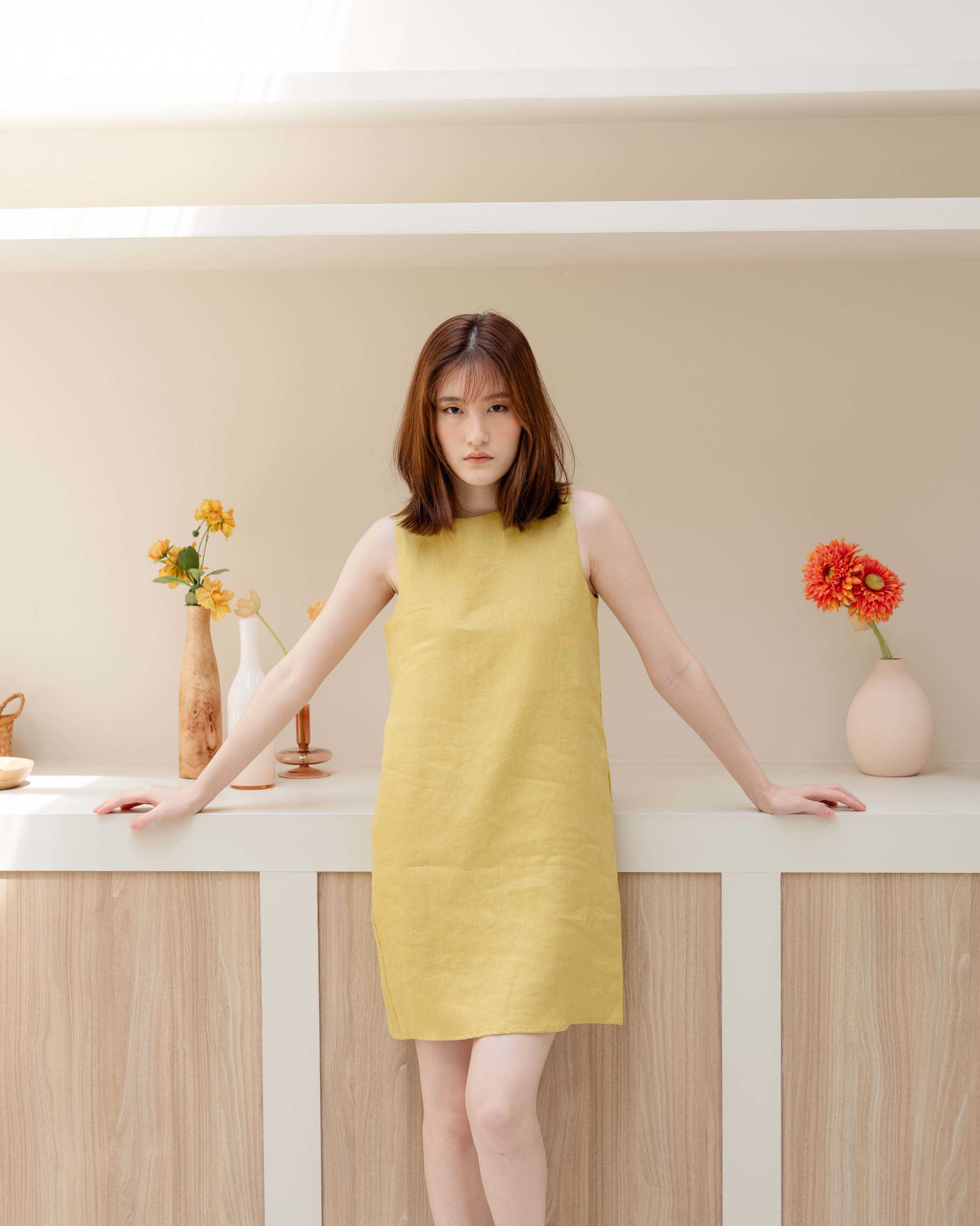 SUUBE Canna Dress - Lemon เดรสสั้นแขนกุด