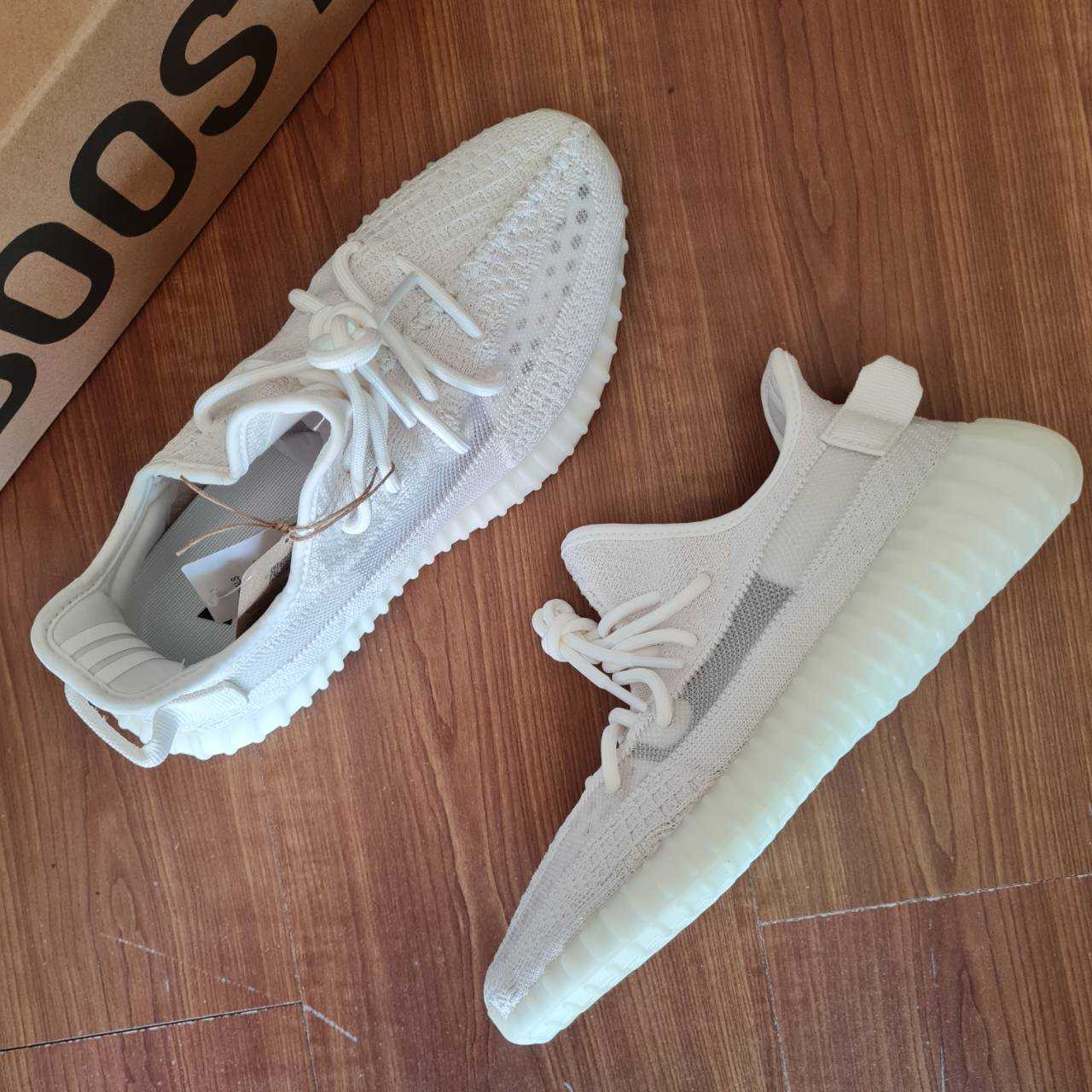 Adidas Yeezy 350 White Bone​ พรี​order​ รอของ 10 วัน