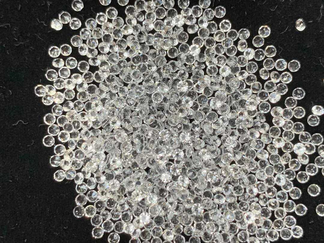 1.8mm. พลอยไวท์โทปาสกลมเจียรเหลี่ยม ราคากะรัตละ 100 บาท