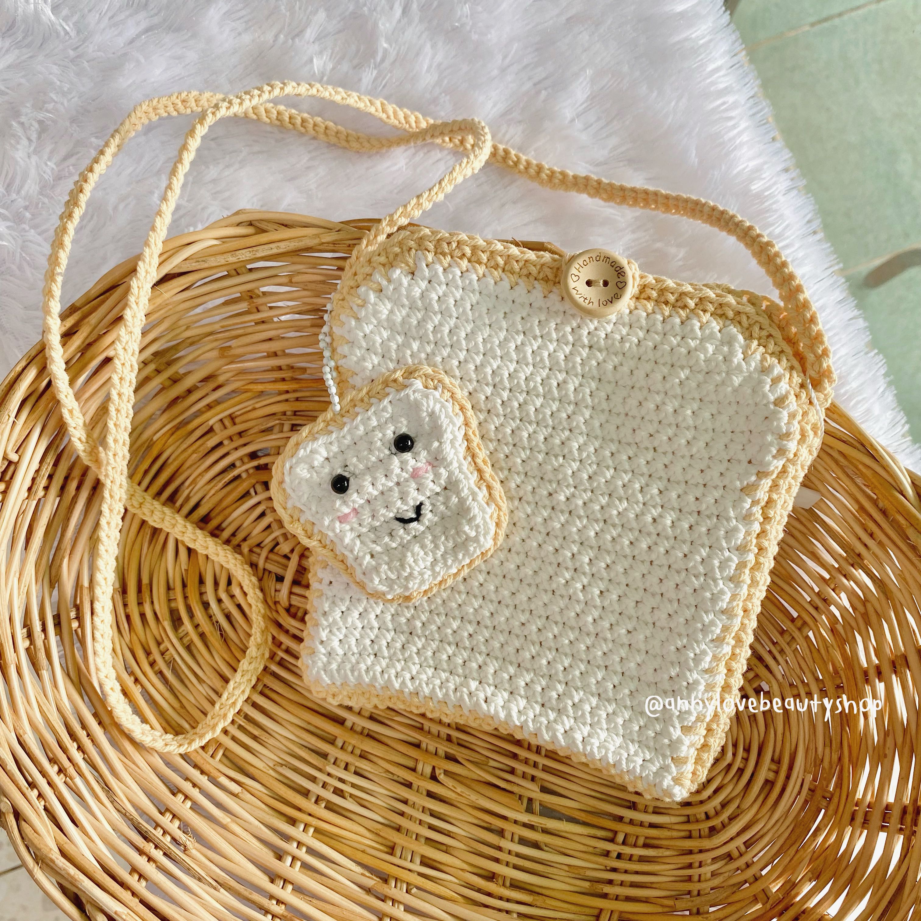 Handmade กระเป๋าถักไหมพรม ขนมปัง
