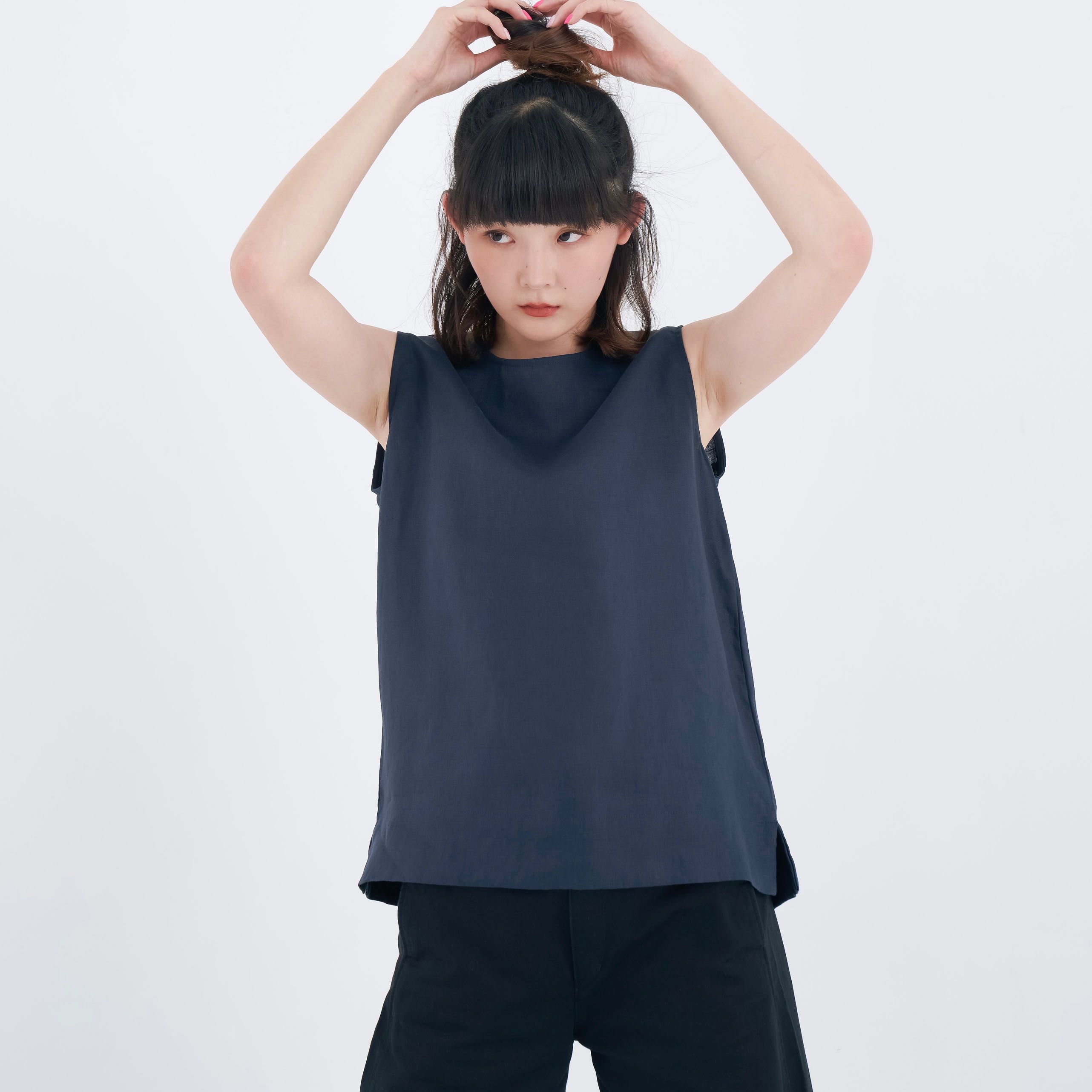  เสื้อลินินแขนกุด กระดุมหลัง - สีกรมท่า