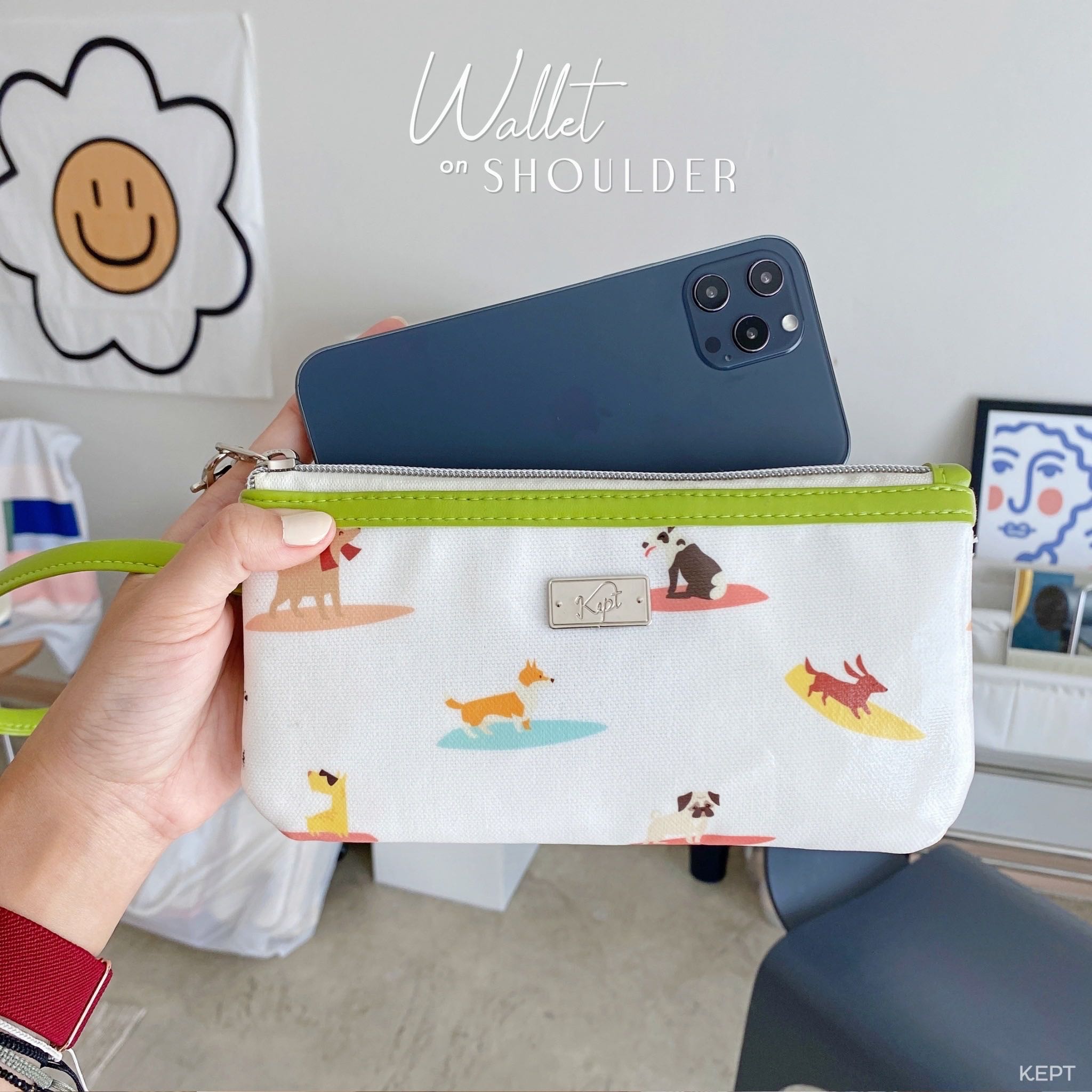 Wallet on Shoulder ลาย Dashing puppies สีเขียว อโวคาโด้
