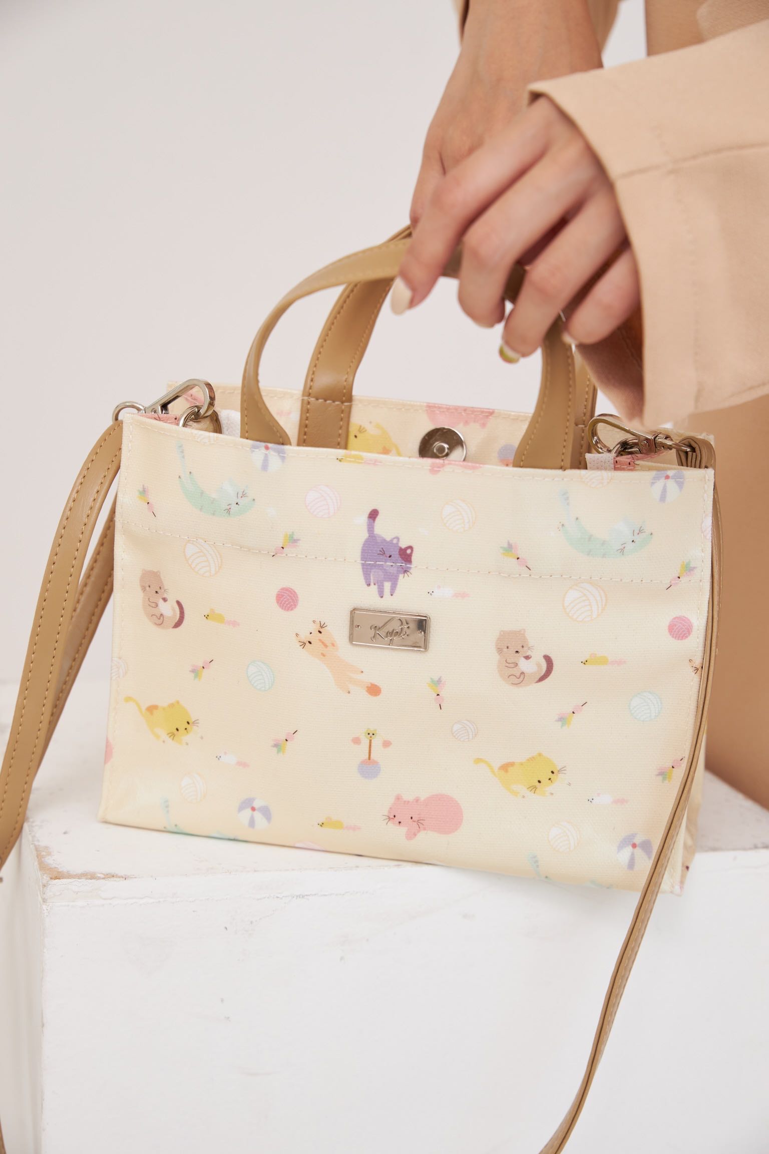 Tiny hopping ลาย Rolling cats (สายสีน้ำตาล Brown Sugar)