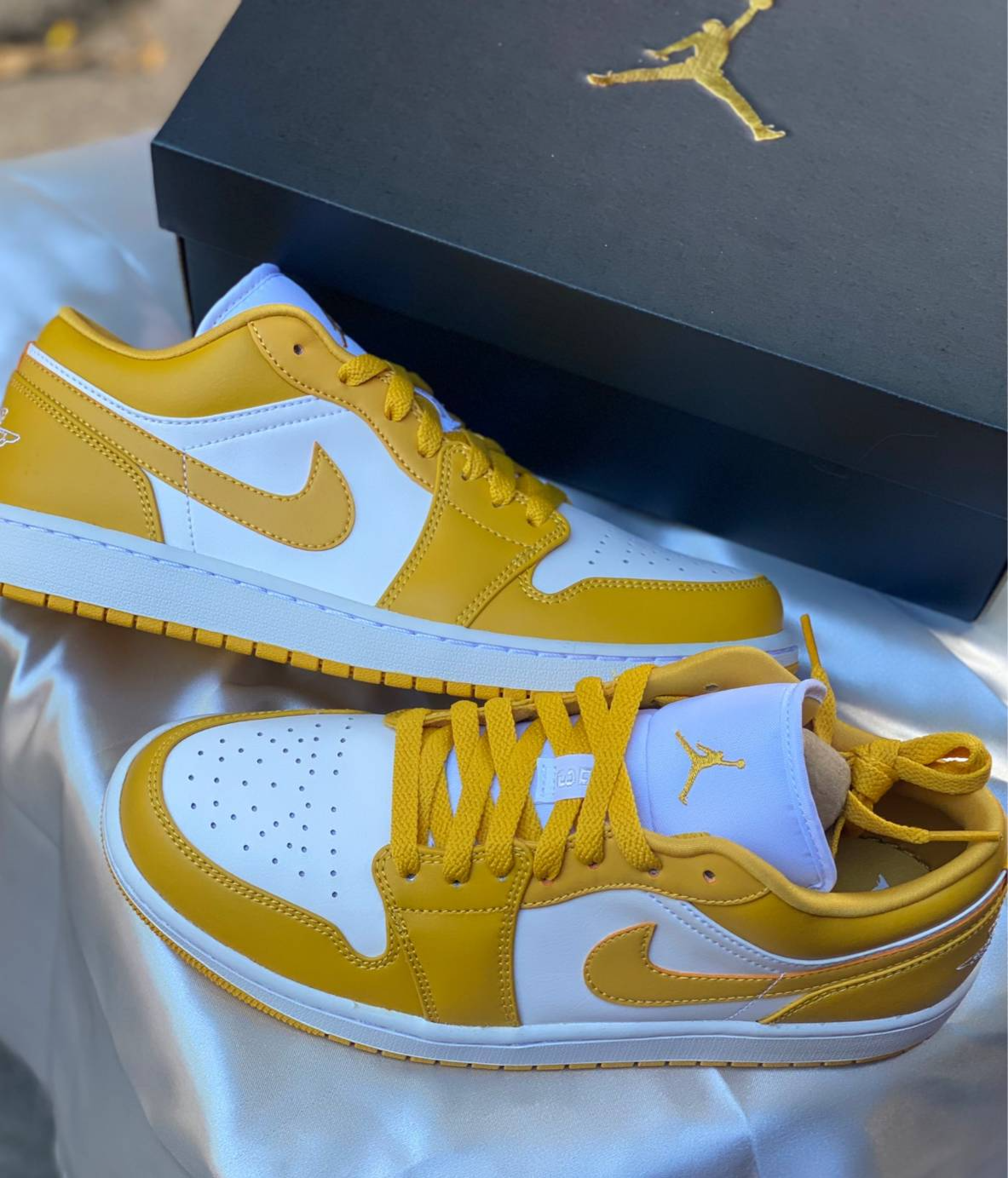 Nike Air Jordan 1 Low Pollen  Yellow 