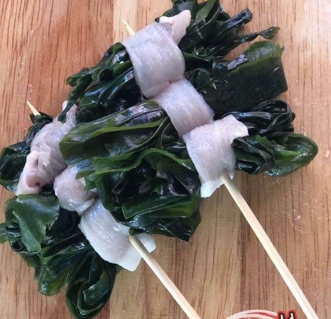 สาหร่ายวากาเมะพันหมูสไลด์
