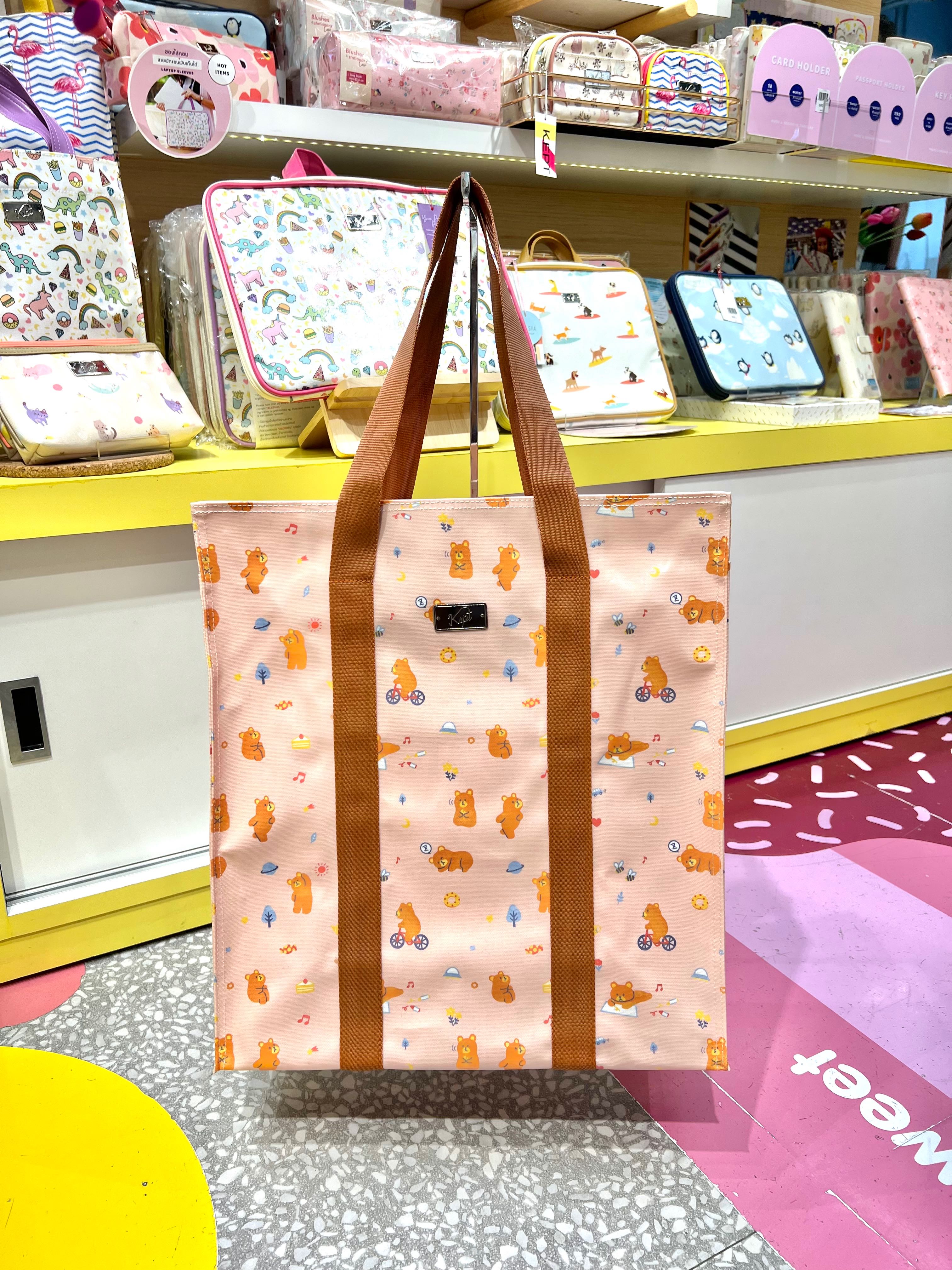 กระเป๋า(ไซส์ XL) Travel bag ลาย Chilling Bear (หมีน้ำตาล)