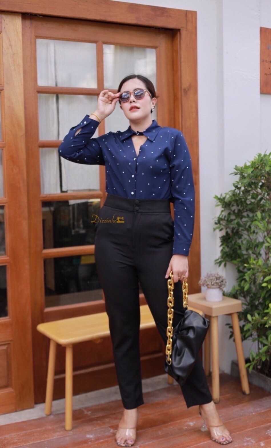 เสื้อเชิ้ตคอปกสีกรมพิมพ์ลายจุด