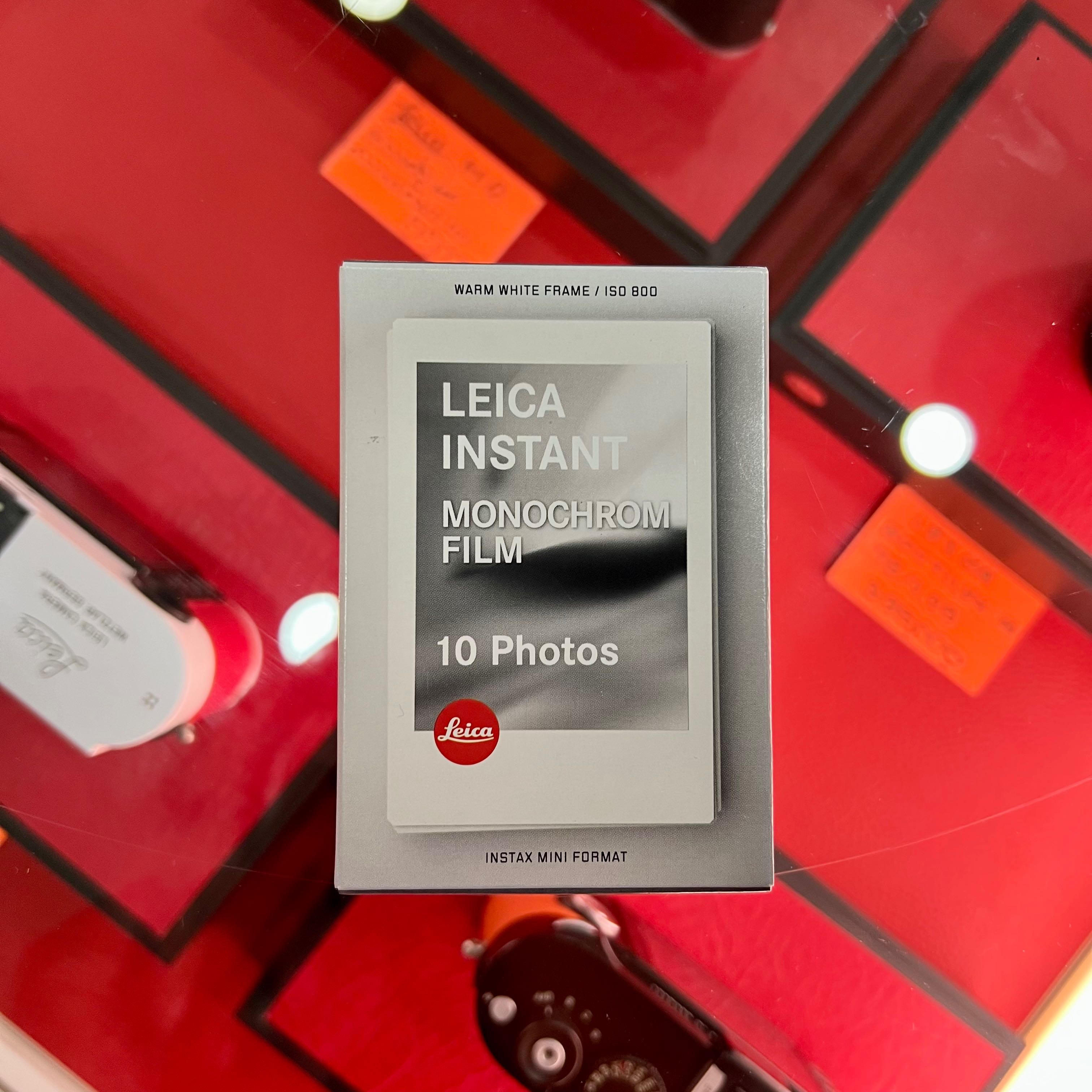 Film Leica Instant Monochrome 1 box = 10 pcs