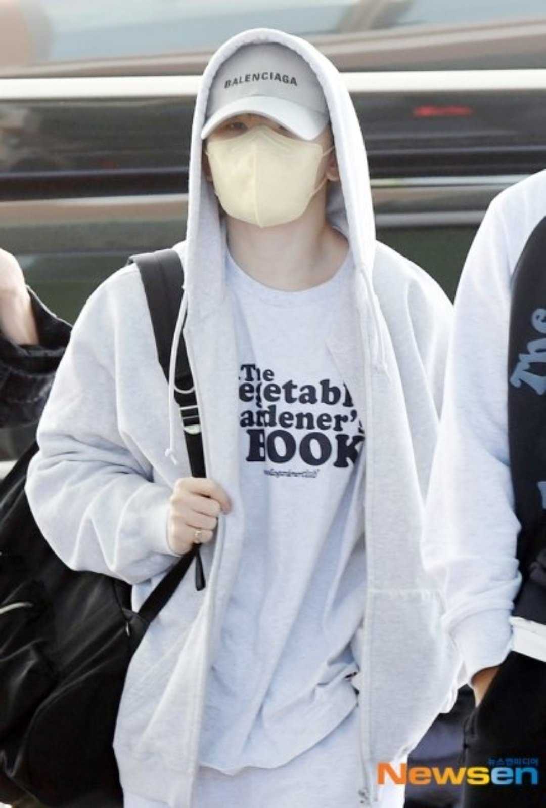 เสื้อ VEGETABLE GARDNER TEE_LIGHT GREY แบบ #WOOZI #อูจี