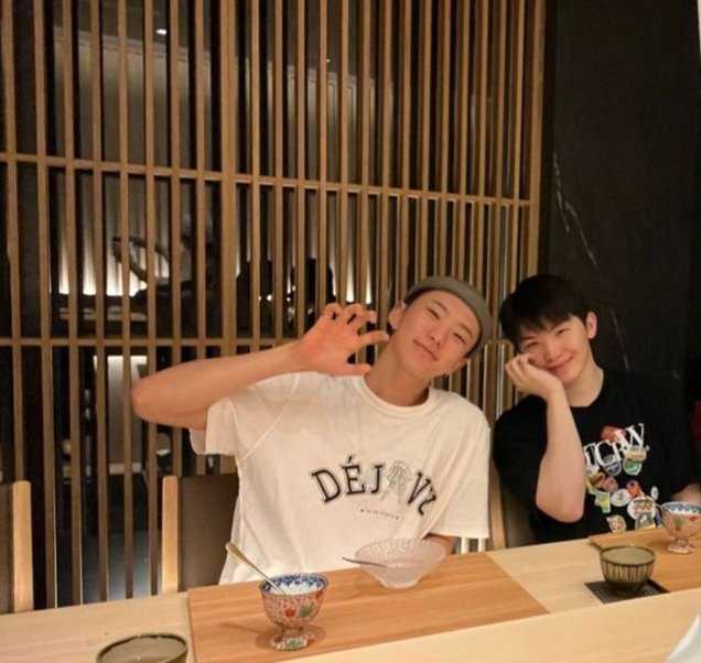 เสื้อ FRUIT LABEL TEE BLACK แบบ #WOOZI #อูจี