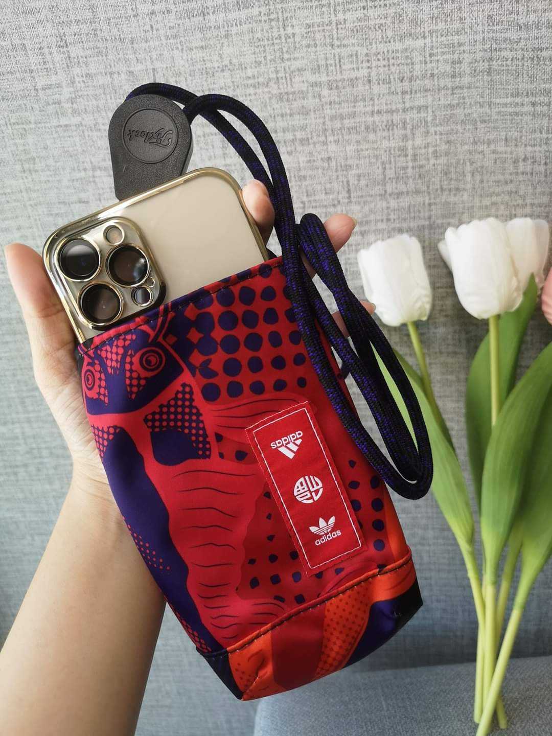 Adidas phone bag ห้อยคอ สะพายข้าง