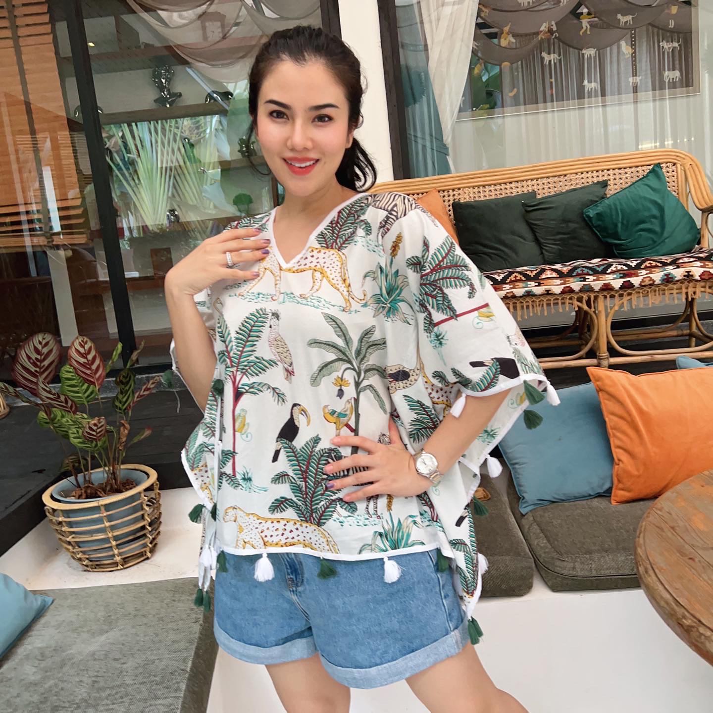 เสื้อ butterfly ลาย safari สีขาว